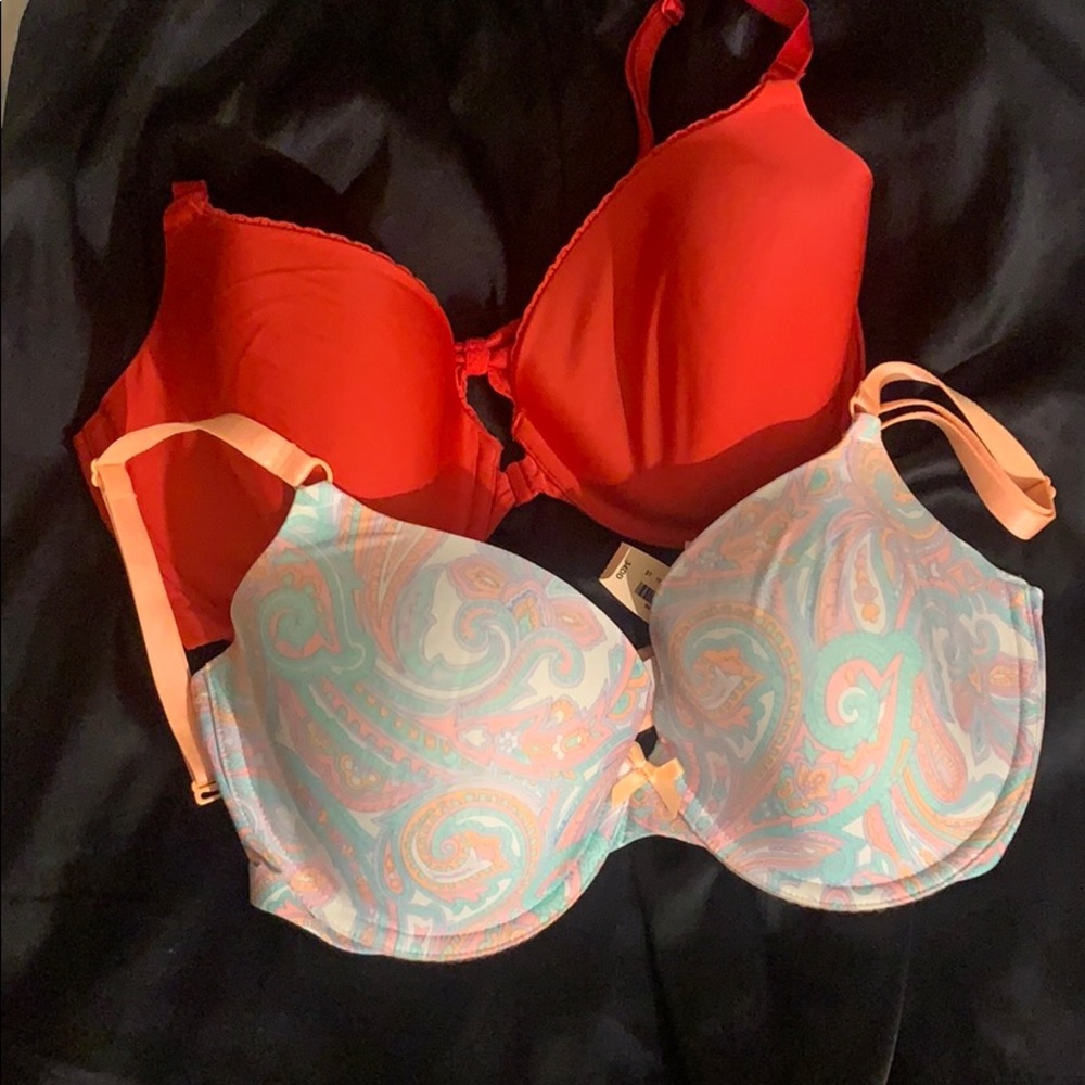 2 Brand New Victoria Secret Bras